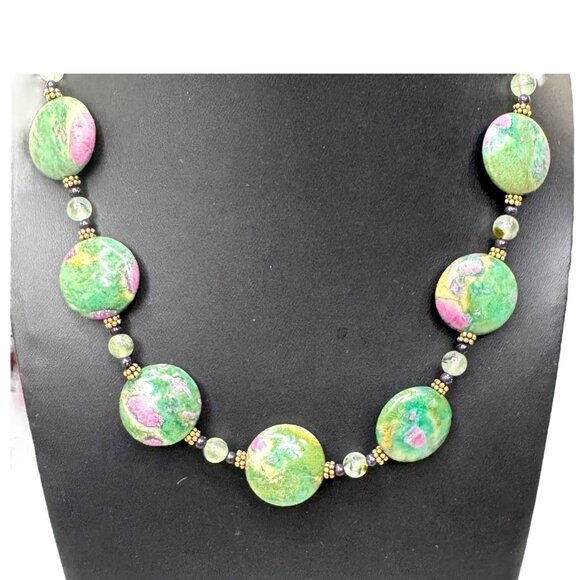 Vintage Ruby Zoisite Beaded Necklace Jade Accent Beads Gold Plated Clasp 18" - Picture 1 of 5